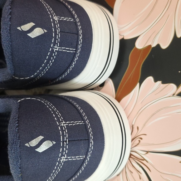 Brand NEW in Box Skechers Arch Fit Arcade Sneakers - Picture 4 of 5